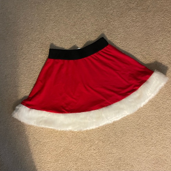 EUC Santa Skater Mini Skirt. Faux fur hem. Size Small.🧑‍🎄 - Picture 5 of 9